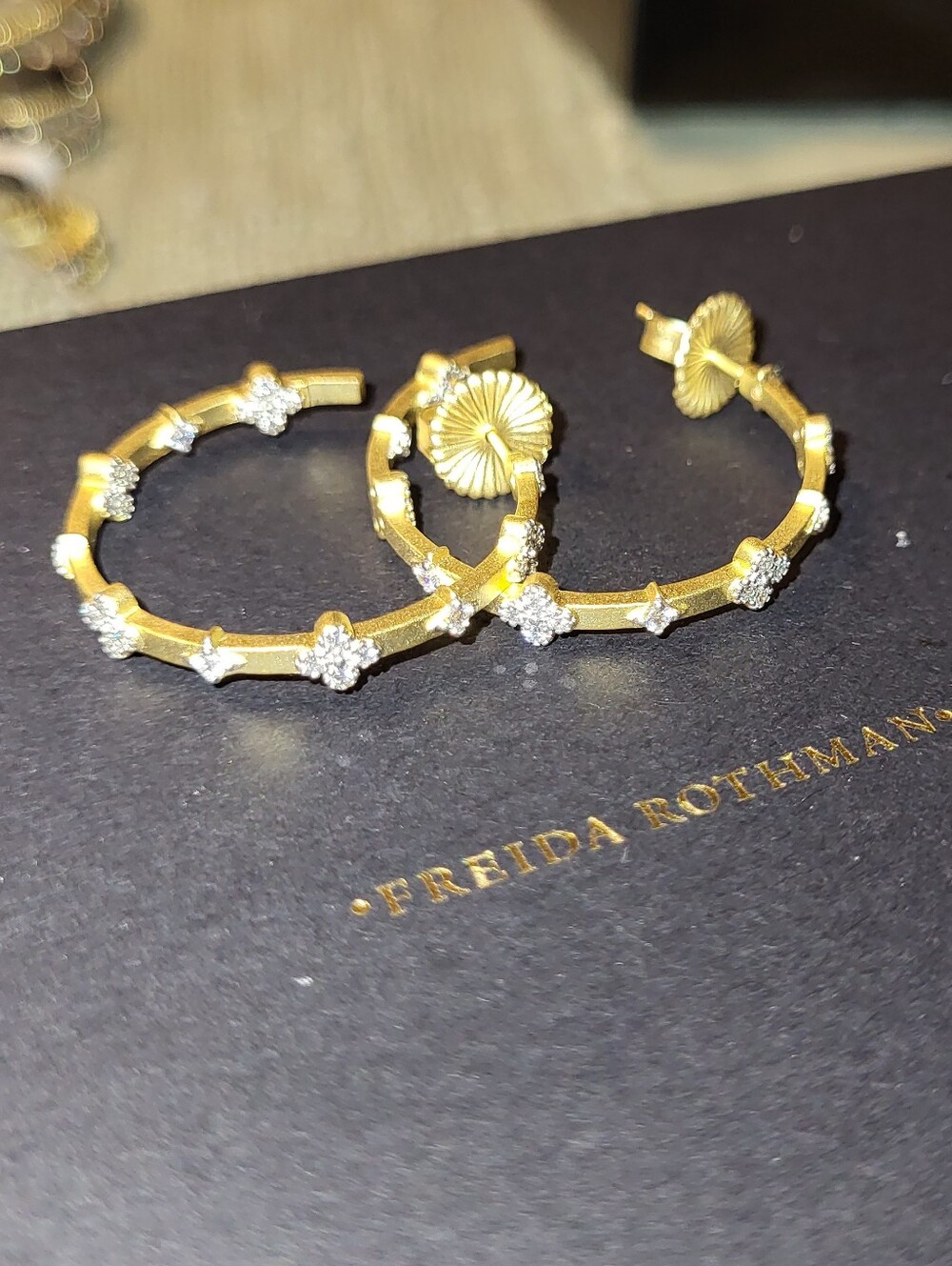 Freida Rothman Clover Hoops - Picture 3 of 4